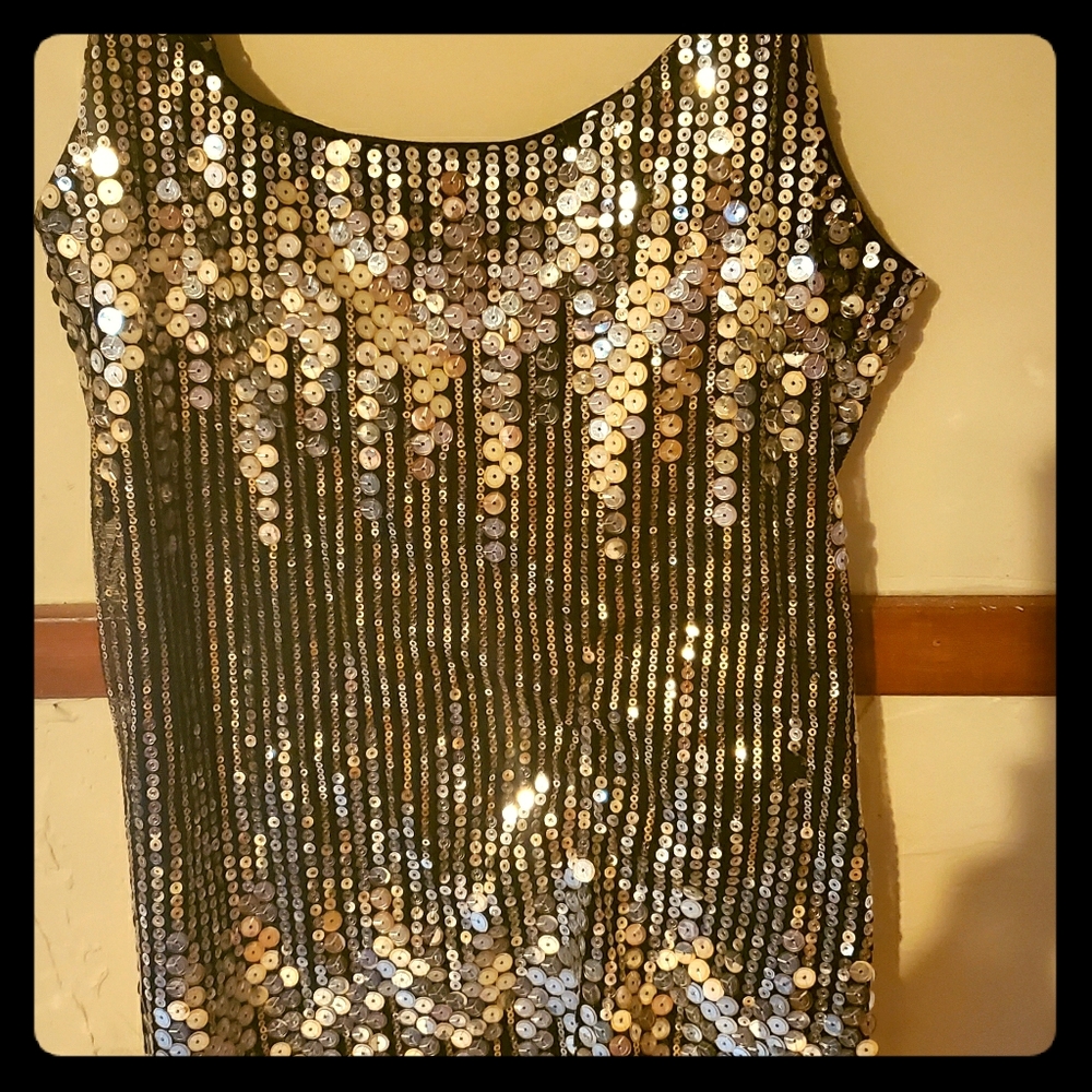 DRESSY TOP